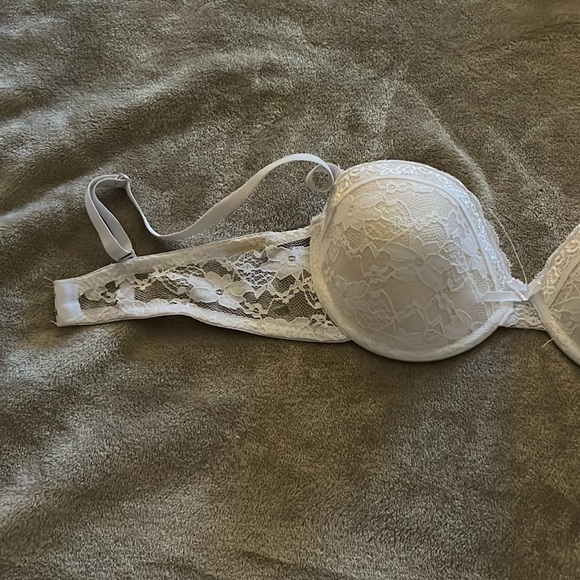 34c laced bra - Picture 2 of 5
